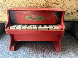 Schoenhut childs working piano